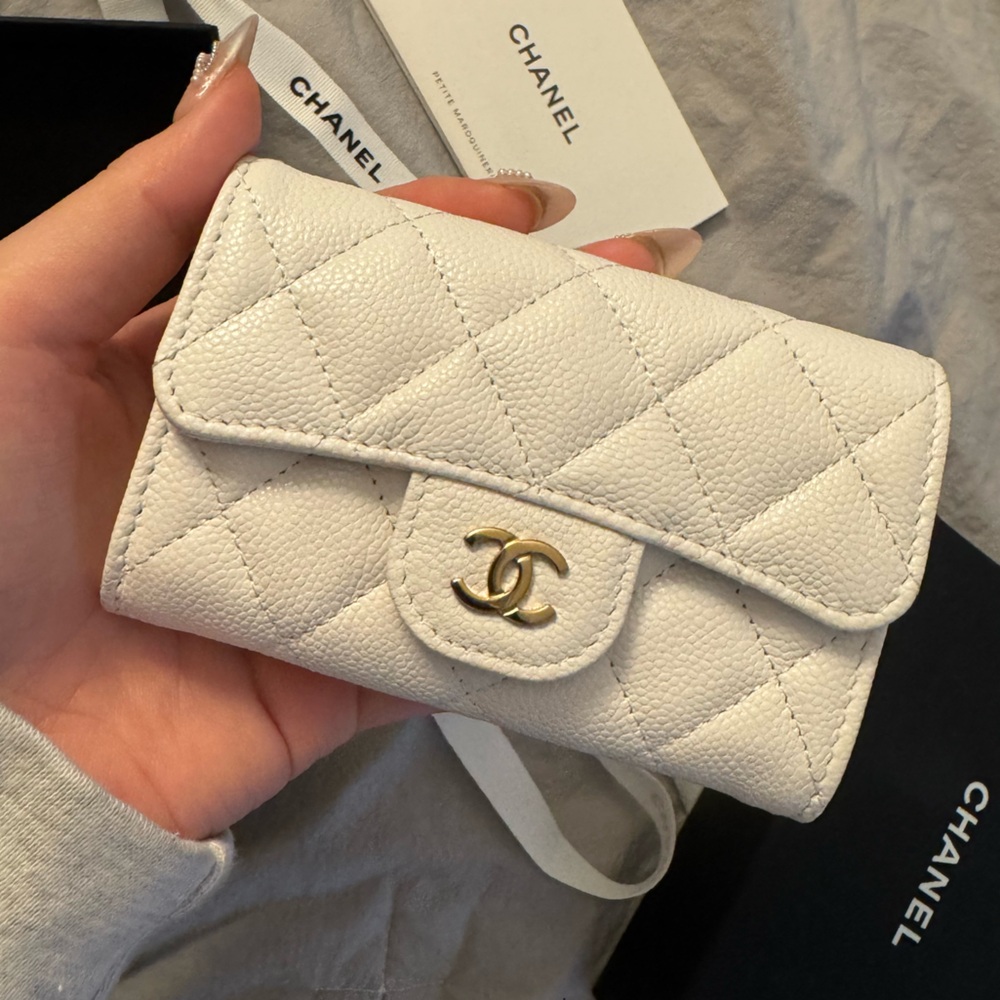 CHANEL CAVIAR QUILTED CARD HOLDER WHITE NWT - Picture 3 of 6